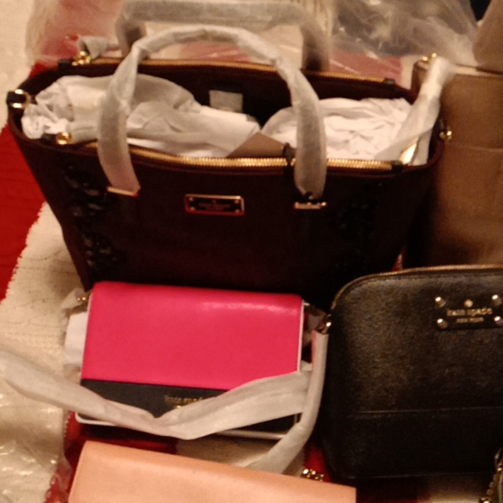 Beautiful new Kate Spade purses 2 large and 5 small, all new,